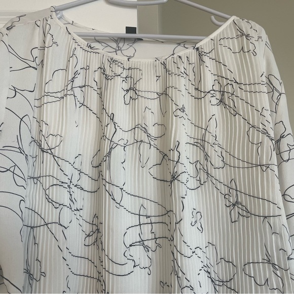 Ann Taylor butterfly blouse size large - Picture 1 of 8